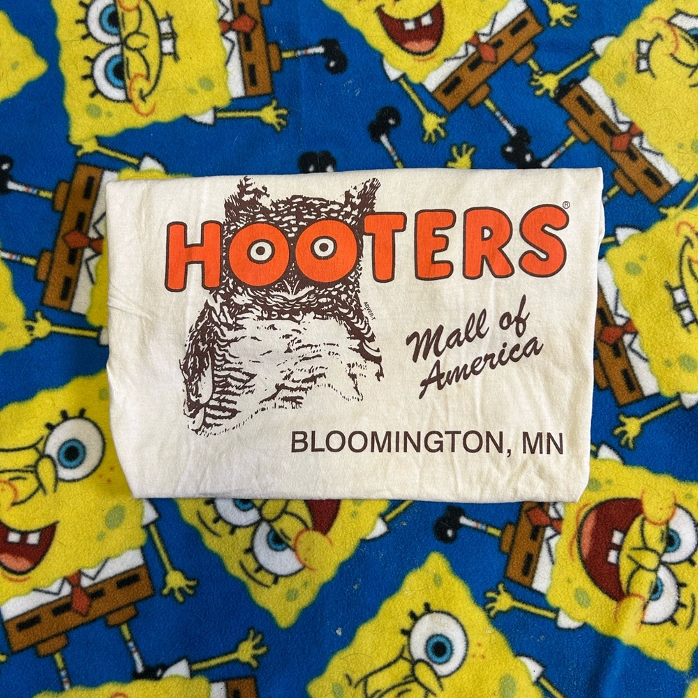 HOOTERS Gildan Ultra Cotton Cream T-Shirt